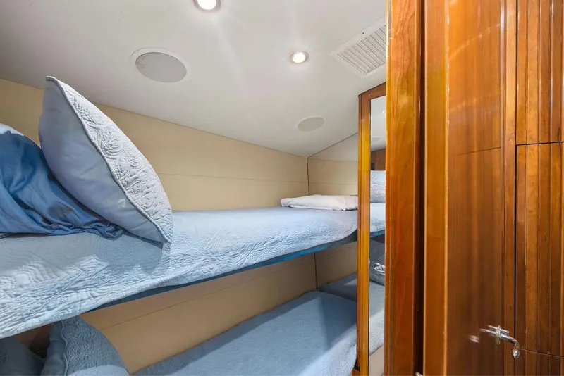 Slide: The Image of Hatteras 60 Convertible 2003 - 25