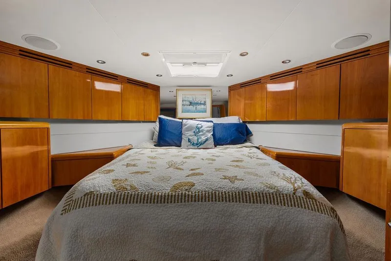 Slide: The Image of Hatteras 60 Convertible 2003 - 28