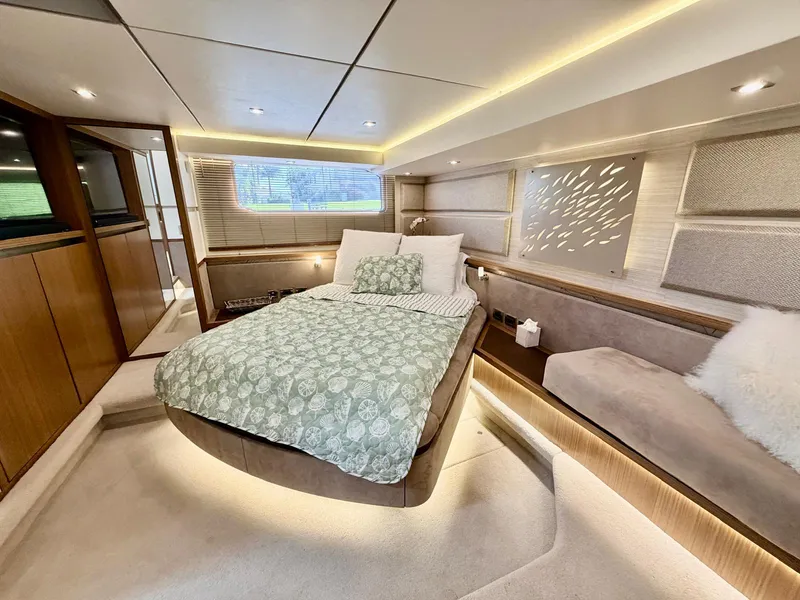 Slide: The Image of Sea Ray L550 2018 - 38