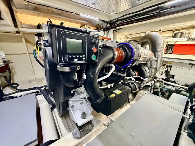 Slide: The Image of Sea Ray L550 2018 - 74