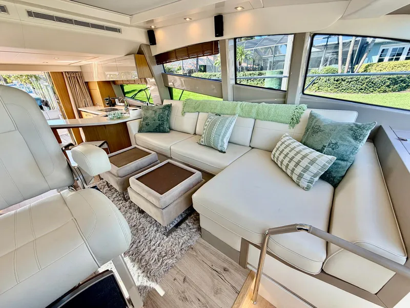 Slide: The Image of Sea Ray L550 2018 - 19