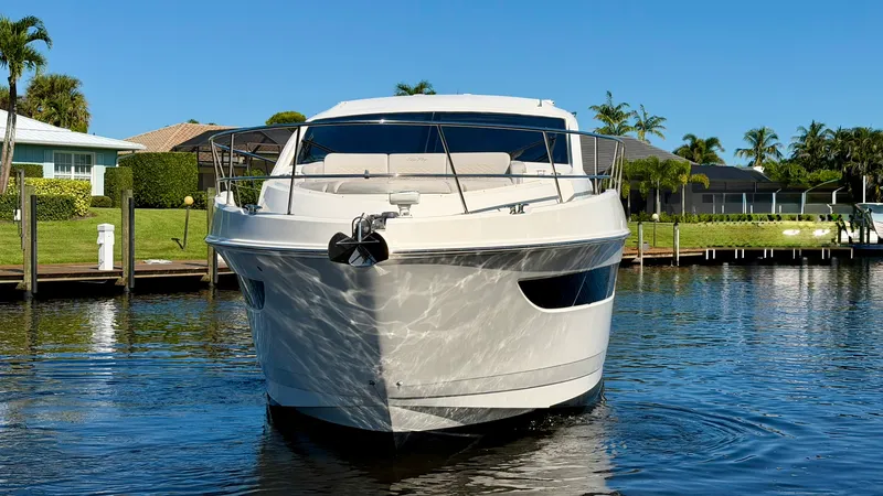 Slide: The Image of Sea Ray L550 2018 - 87