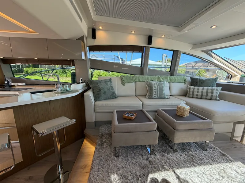 Slide: The Image of Sea Ray L550 2018 - 18