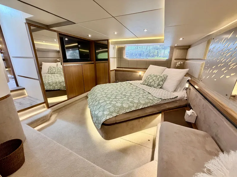 Slide: The Image of Sea Ray L550 2018 - 37