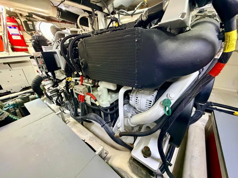 Slide: The Image of Sea Ray L550 2018 - 73