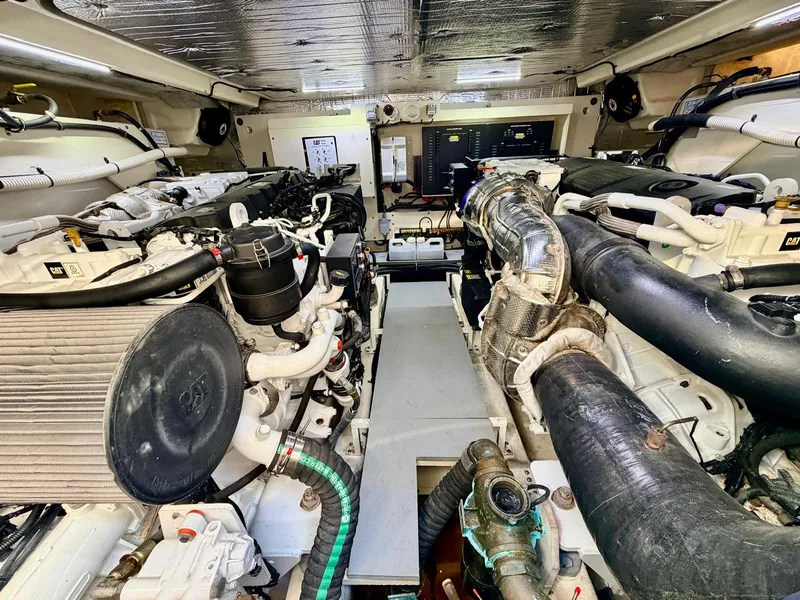 Slide: The Image of Sea Ray L550 2018 - 70
