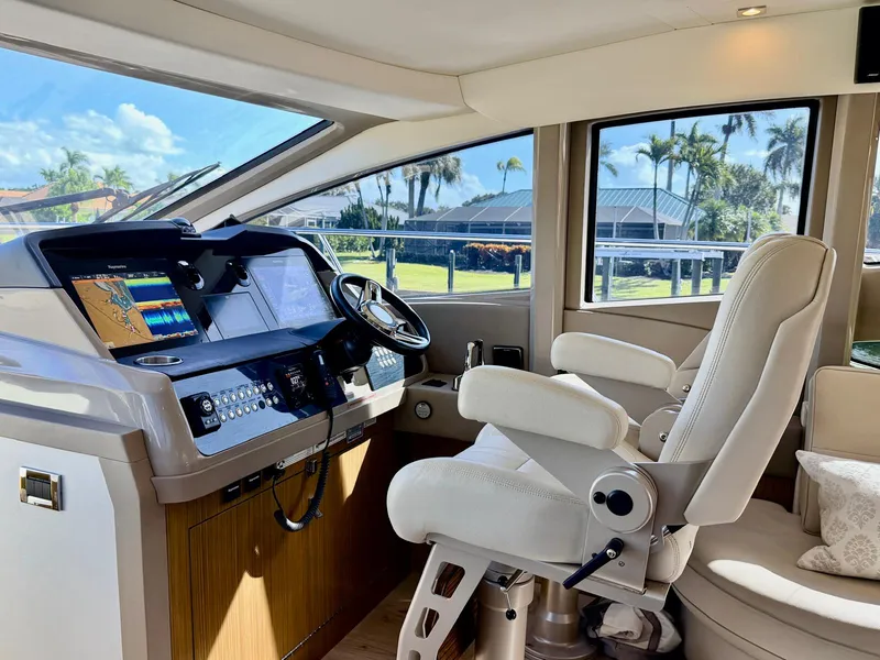 Slide: The Image of Sea Ray L550 2018 - 22