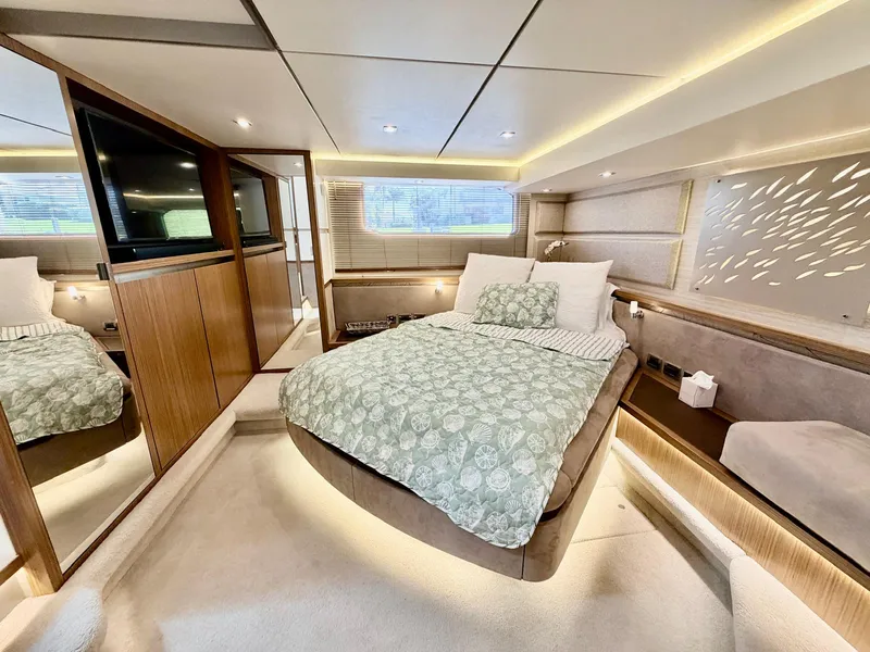 Slide: The Image of Sea Ray L550 2018 - 40