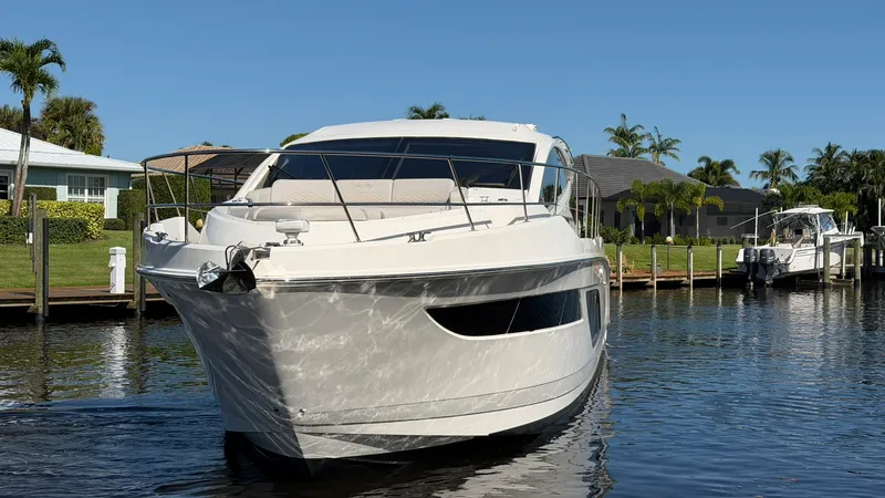 Slide: The Image of Sea Ray L550 2018 - 88