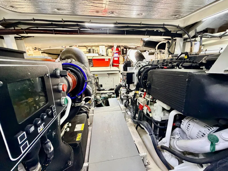 Slide: The Image of Sea Ray L550 2018 - 77