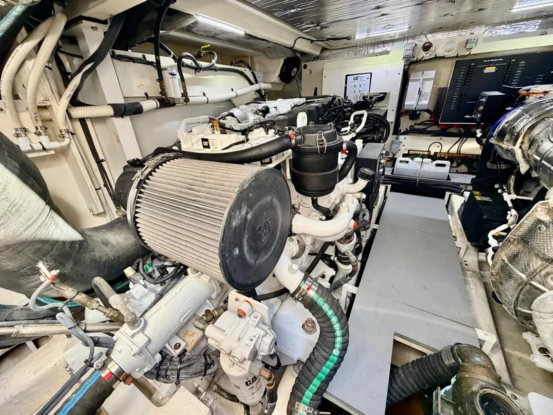 Slide: The Image of Sea Ray L550 2018 - 71