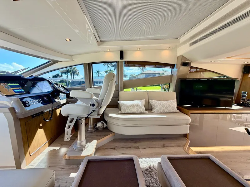 Slide: The Image of Sea Ray L550 2018 - 20