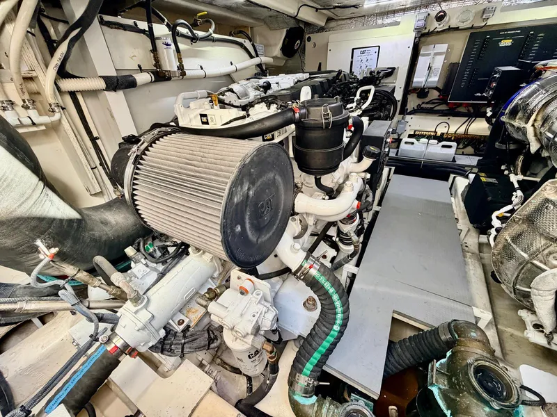 Slide: The Image of Sea Ray L550 2018 - 72