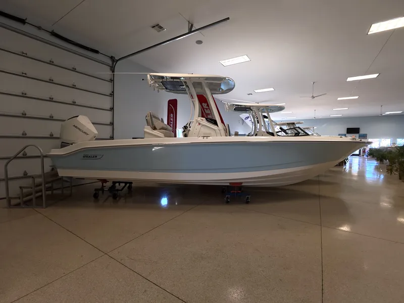 The Image of Boston Whaler 250 Dauntless 2027 - 0