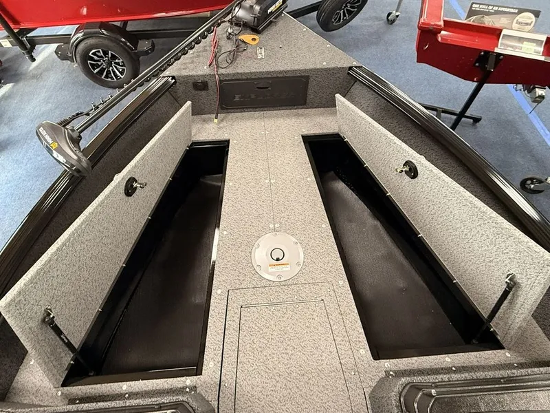 Slide: The Image of Lund 1700 Explorer Sport 2026 - 13