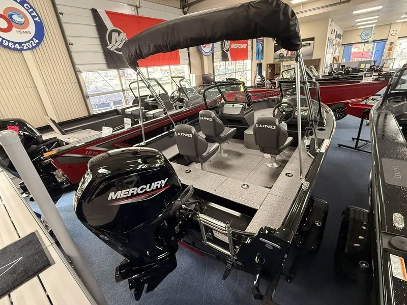 Slide: The Image of Lund 1700 Explorer Sport 2026 - 3