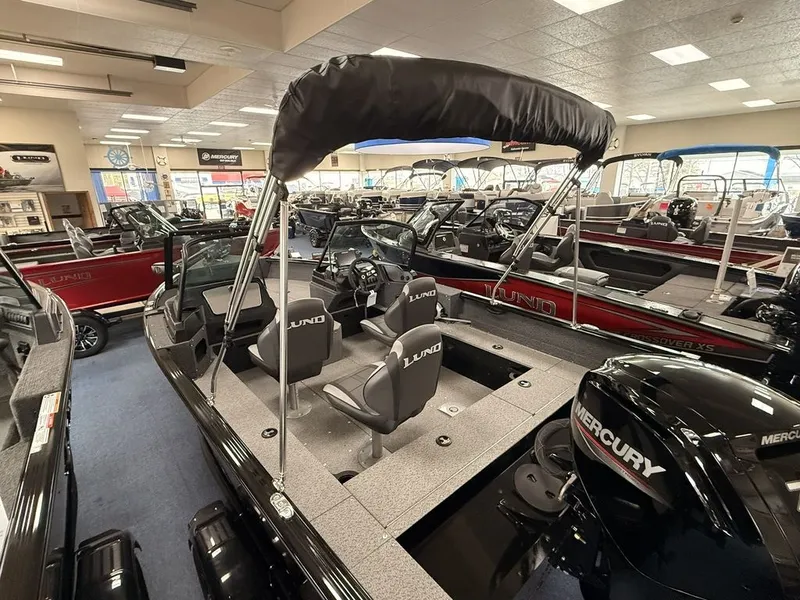 Slide: The Image of Lund 1700 Explorer Sport 2026 - 4