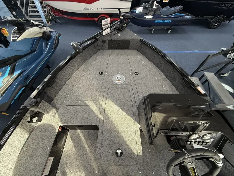 Slide: The Image of Lund 1700 EXPLORER SIDE CONSOLE 2026 - 10