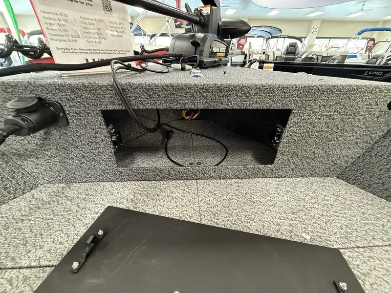 Slide: The Image of Lund 1700 EXPLORER SIDE CONSOLE 2026 - 13