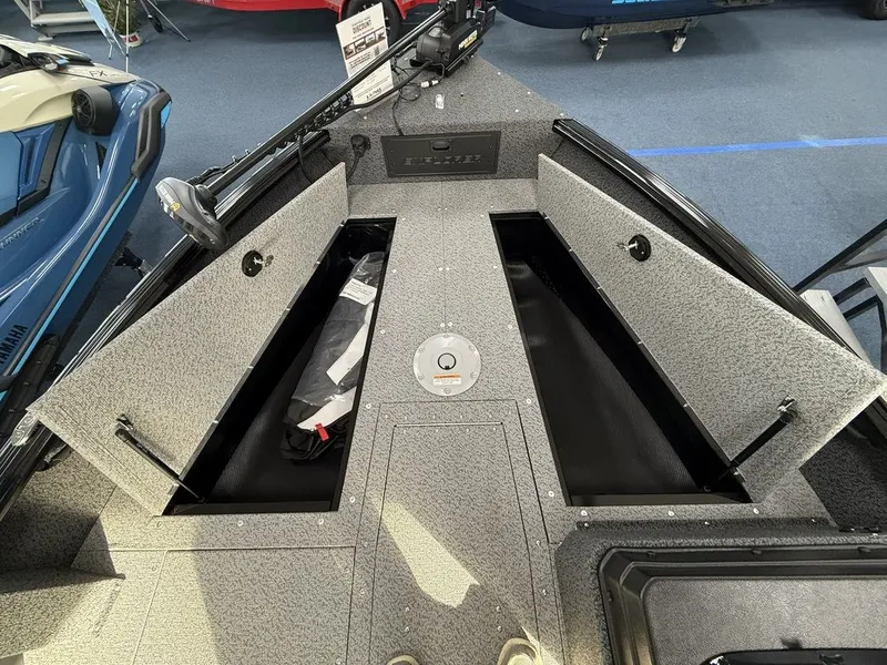 Slide: The Image of Lund 1700 EXPLORER SIDE CONSOLE 2026 - 14