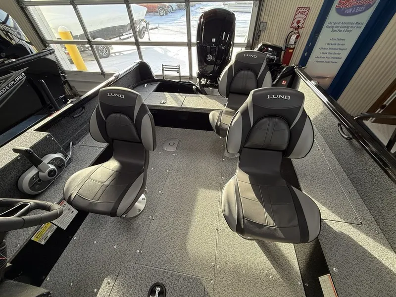 Slide: The Image of Lund 1700 EXPLORER SIDE CONSOLE 2026 - 16