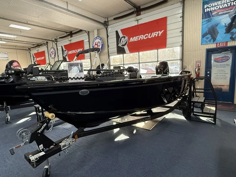 Slide: The Image of Lund 1700 EXPLORER SIDE CONSOLE 2026 - 2