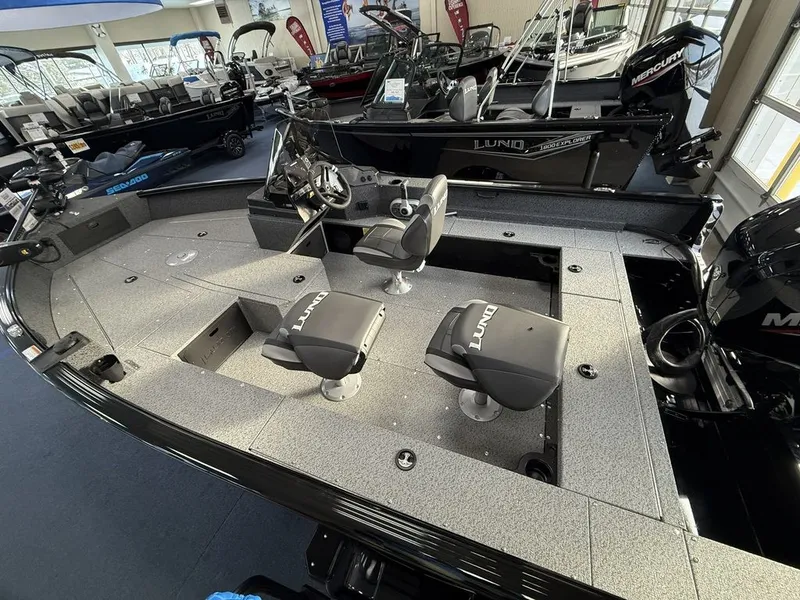 Slide: The Image of Lund 1700 EXPLORER SIDE CONSOLE 2026 - 8