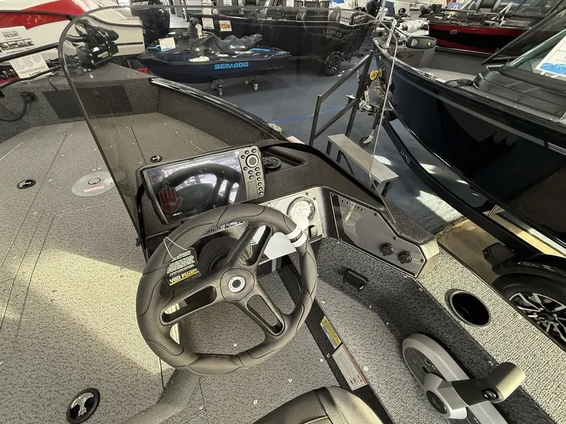 Slide: The Image of Lund 1700 EXPLORER SIDE CONSOLE 2026 - 9