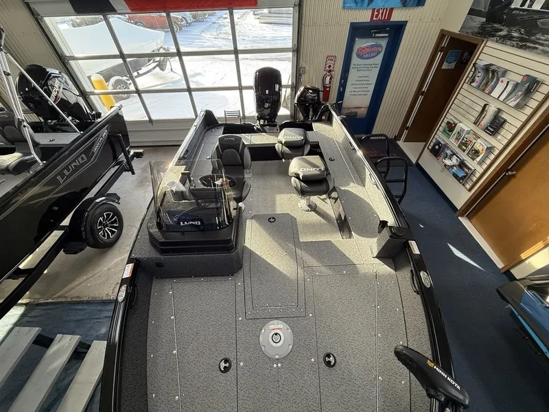 Slide: The Image of Lund 1700 EXPLORER SIDE 2026 - 16