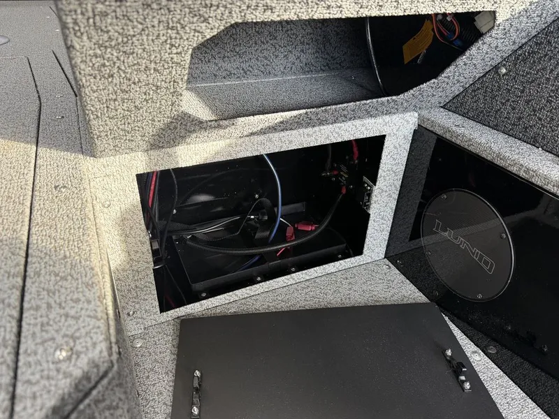 Slide: The Image of Lund 1700 EXPLORER SIDE 2026 - 19