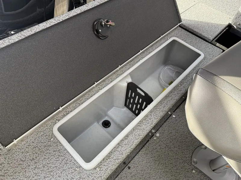 Slide: The Image of Lund 1700 EXPLORER SIDE 2026 - 21