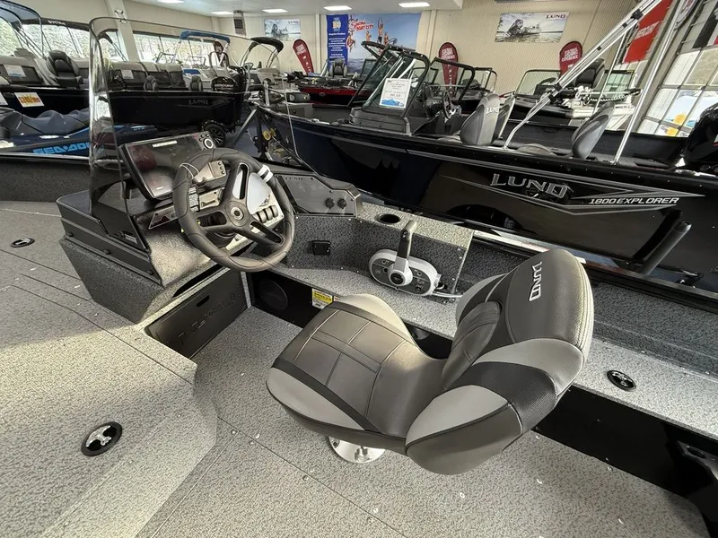 Slide: The Image of Lund 1700 EXPLORER SIDE 2026 - 9