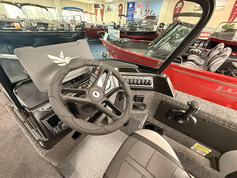 Slide: The Image of Lund 1775 Impact XS Sport 2026 - 22