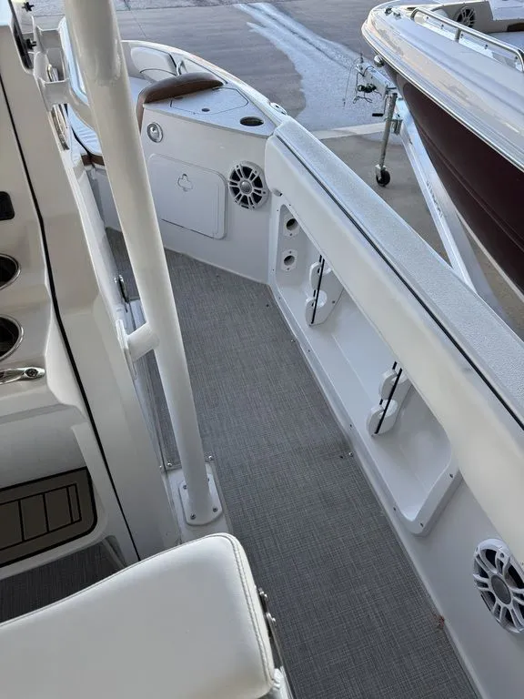 Slide: The Image of Stingray 206CC 2026 - 12