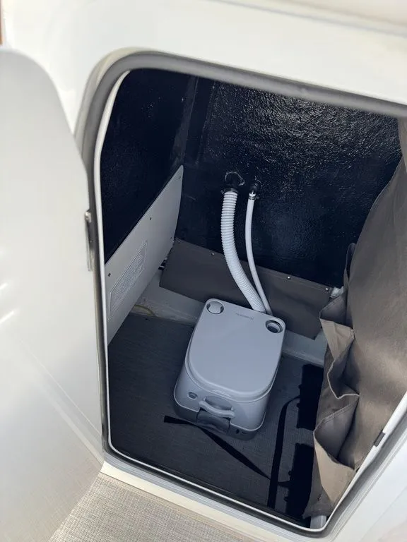 Slide: The Image of Stingray 206CC 2026 - 10