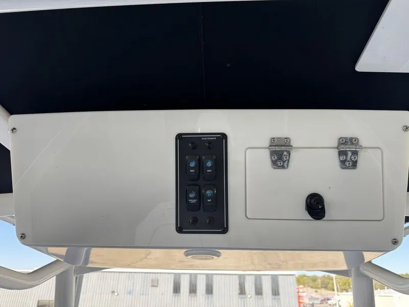 Slide: The Image of Stingray 206CC 2026 - 5