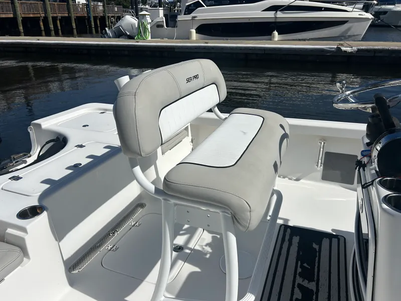 Slide: The Image of Sea Pro 208 BAY 2018 - 23