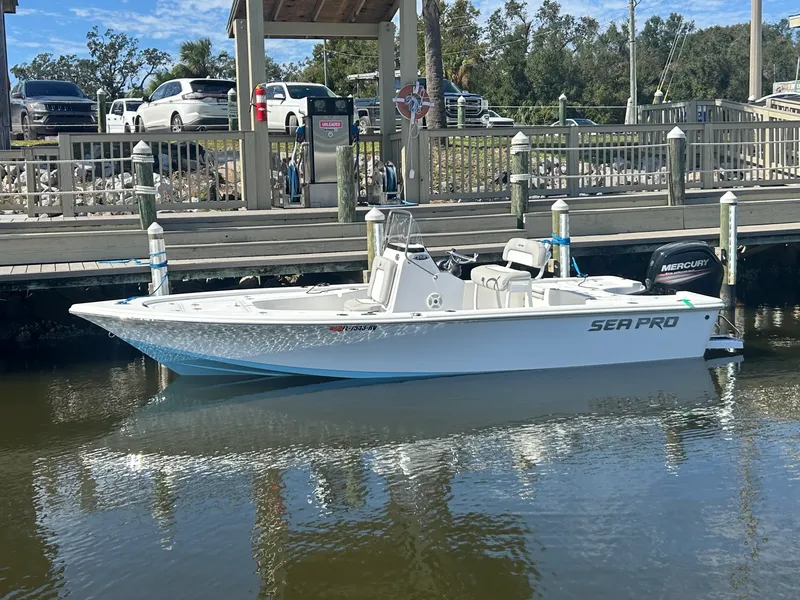 Slide: The Image of Sea Pro 208 BAY 2018 - 2