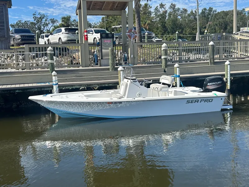 Slide: The Image of Sea Pro 208 BAY 2018 - 3
