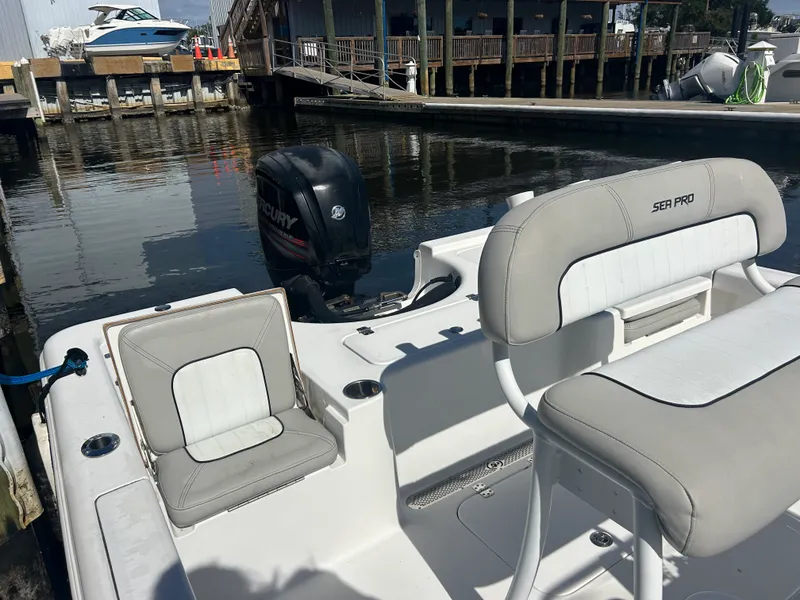 Slide: The Image of Sea Pro 208 BAY 2018 - 7