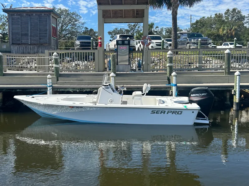 Slide: The Image of Sea Pro 208 BAY 2018 - 1