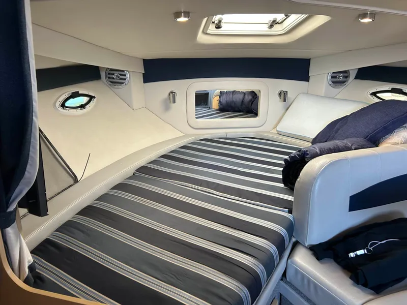 Slide: The Image of Bayliner 285 Cruiser 2011 - 16