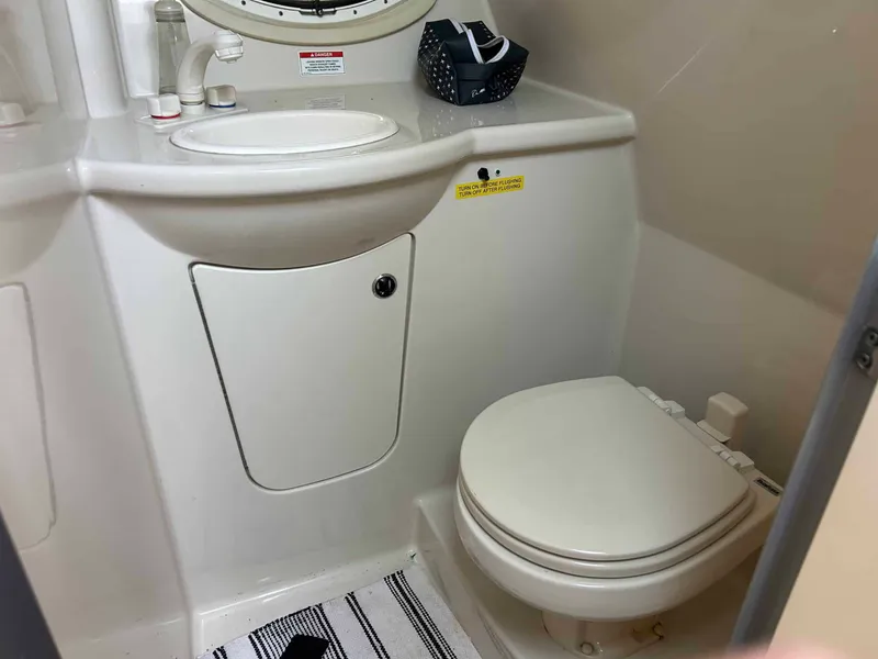 Slide: The Image of Bayliner 285 Cruiser 2011 - 18