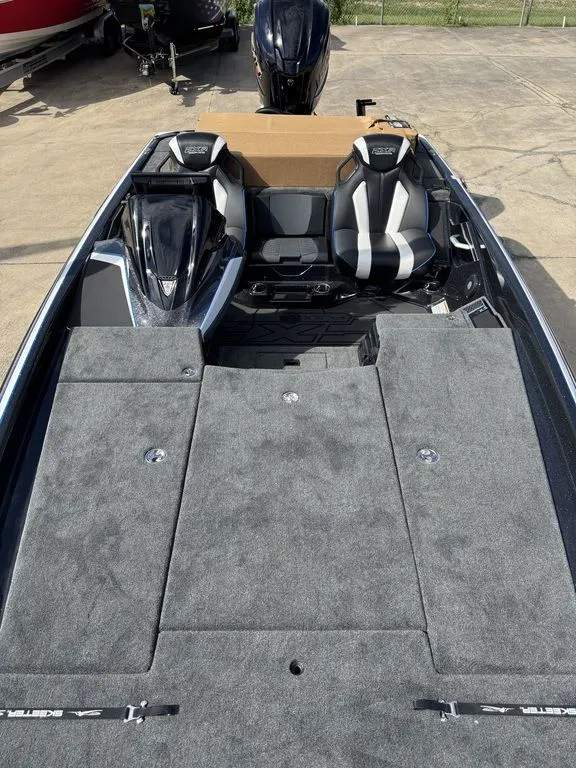Slide: The Image of Skeeter FXR20 FLEX 2026 - 8