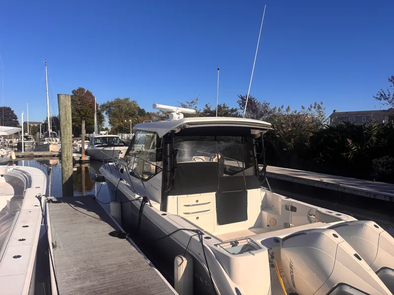 Slide: The Image of Boston Whaler 325 CONQUEST 2023 - 3