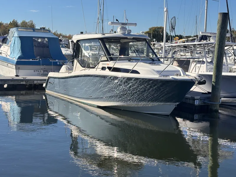 Slide: The Image of Boston Whaler 325 CONQUEST 2023 - 1