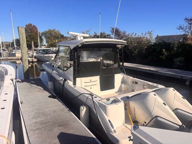 Slide: The Image of Boston Whaler 325 CONQUEST 2023 - 38
