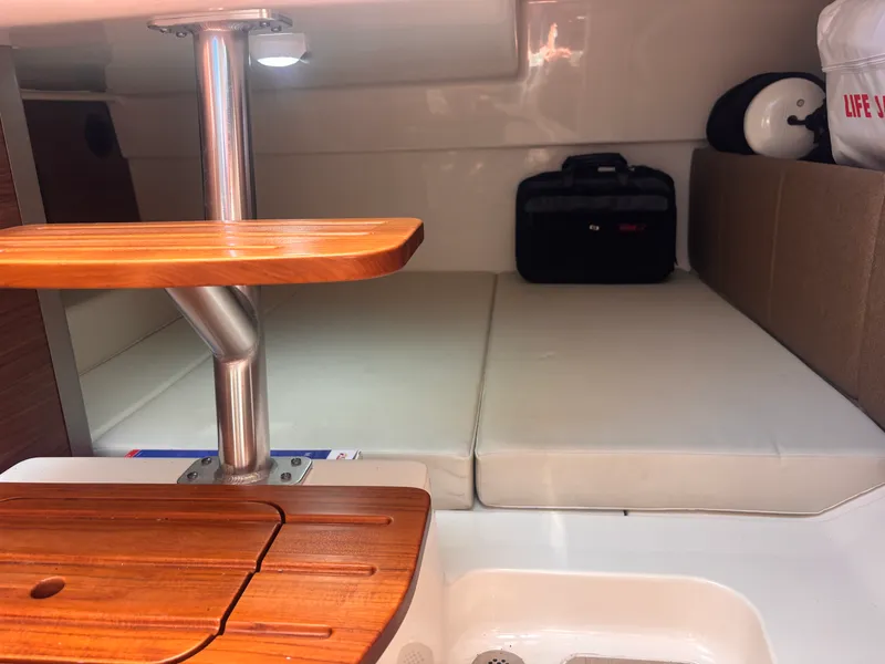 Slide: The Image of Boston Whaler 325 CONQUEST 2023 - 27