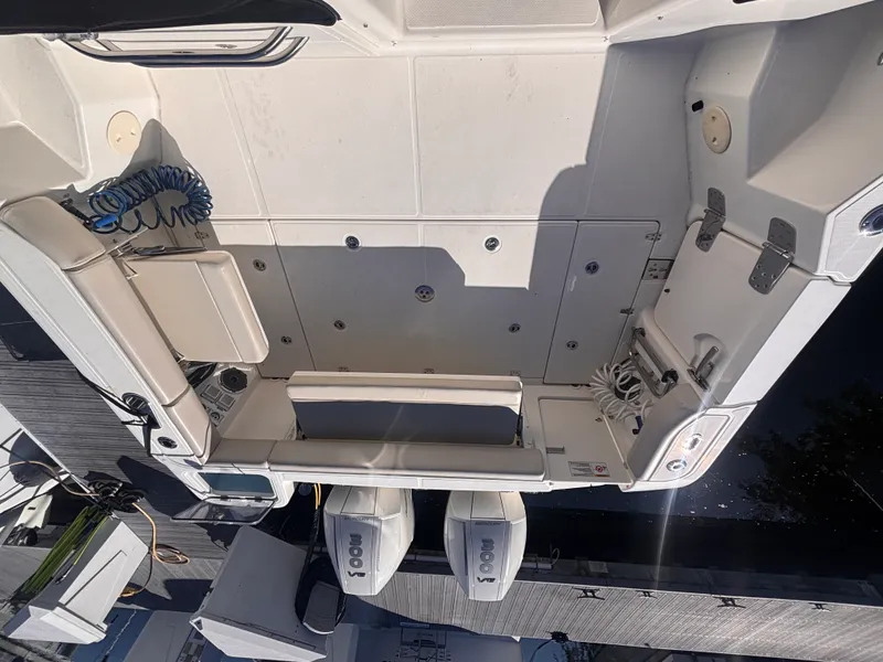 Slide: The Image of Boston Whaler 325 CONQUEST 2023 - 6