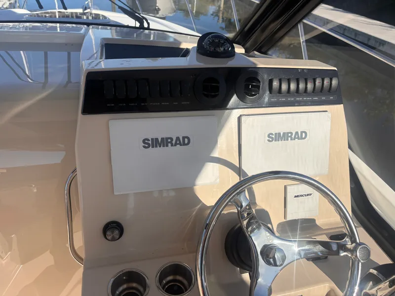 Slide: The Image of Boston Whaler 325 CONQUEST 2023 - 34
